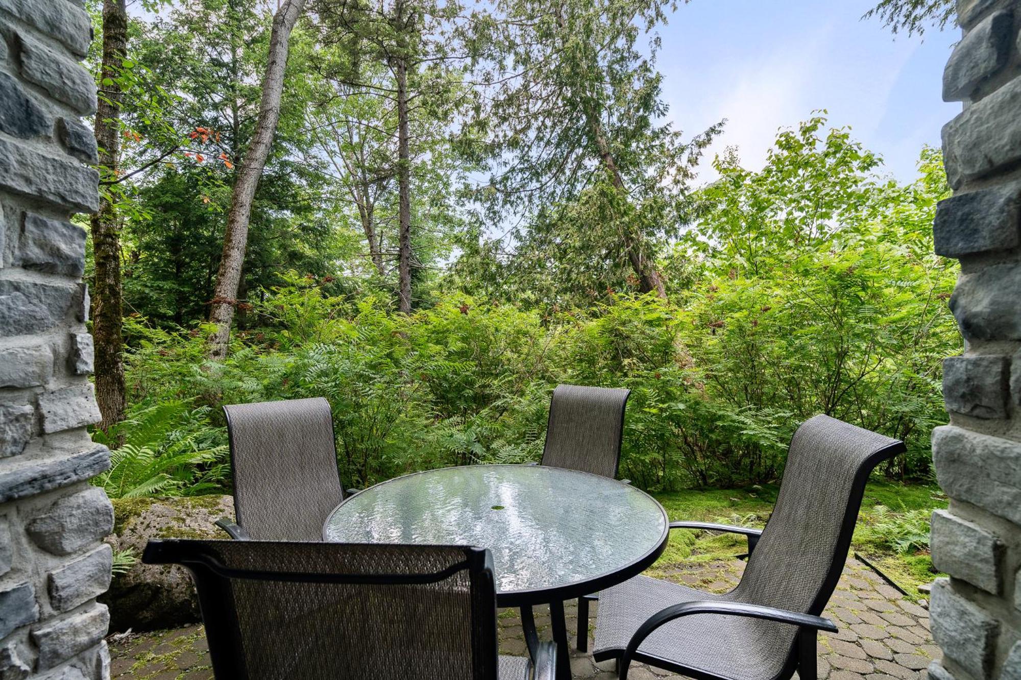 Les Eaux - 2Bdrs W Pool & Hot Tub Near Village Mont-Tremblant Bagian luar foto