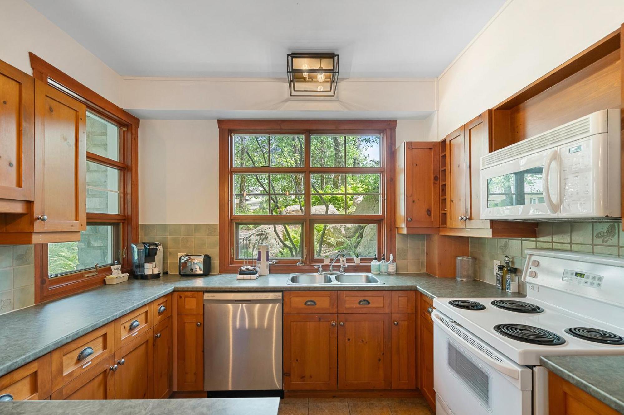 Les Eaux - 2Bdrs W Pool & Hot Tub Near Village Mont-Tremblant Bagian luar foto