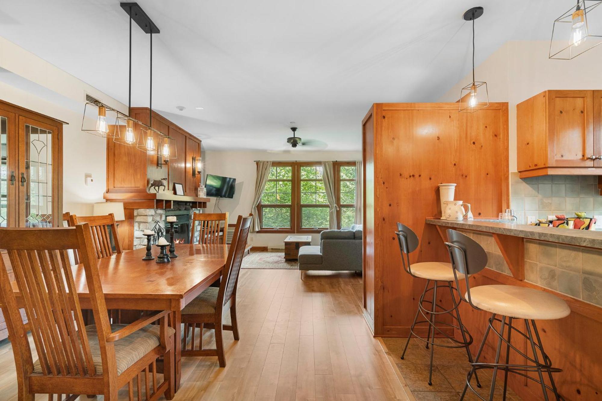 Les Eaux - 2Bdrs W Pool & Hot Tub Near Village Mont-Tremblant Bagian luar foto