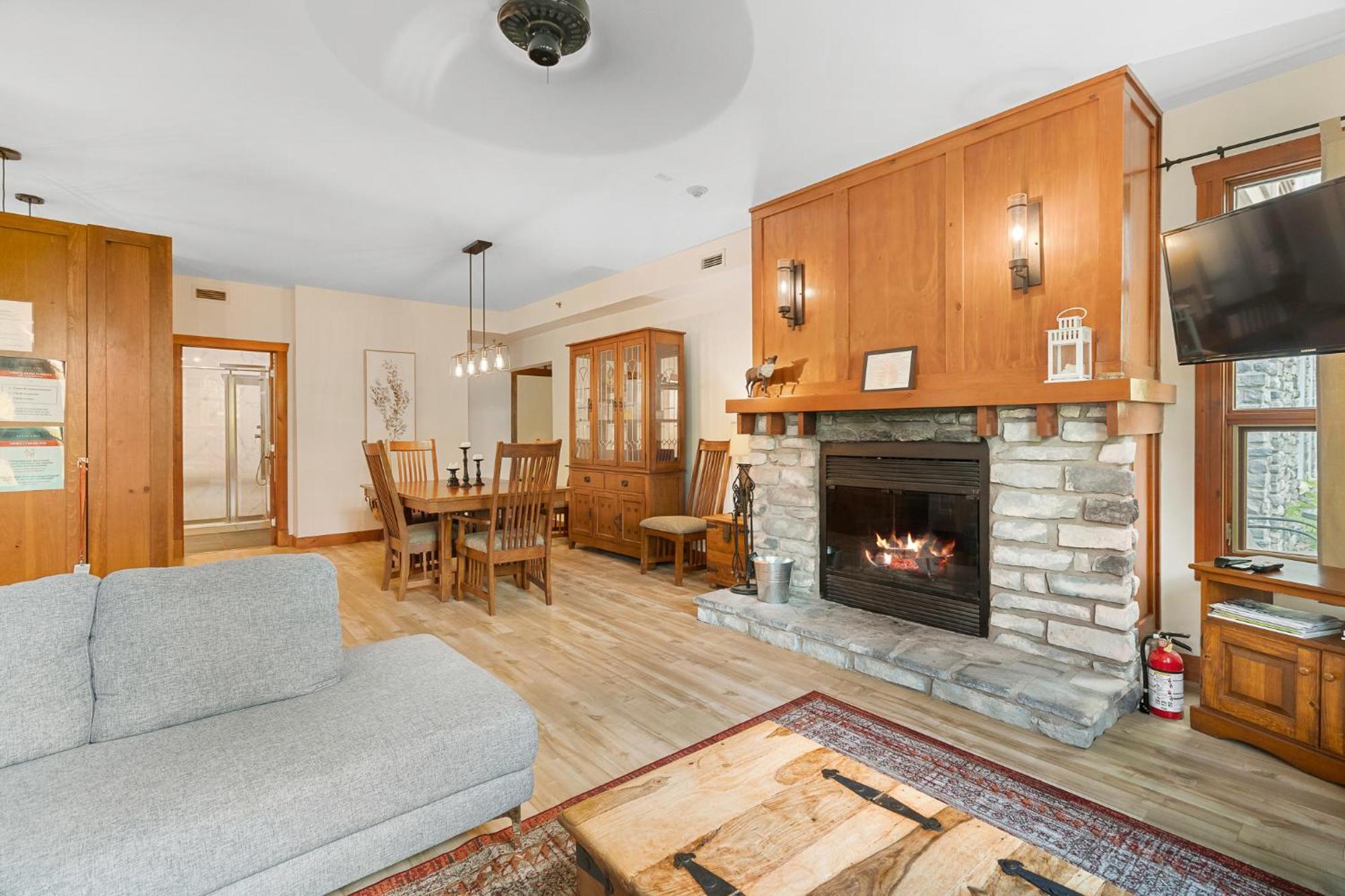 Les Eaux - 2Bdrs W Pool & Hot Tub Near Village Mont-Tremblant Bagian luar foto